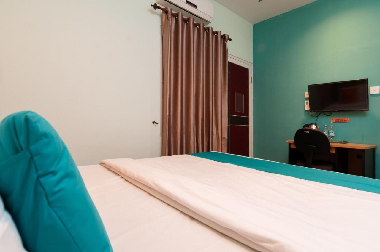 Sans Hotel Finest Medan Exterior photo