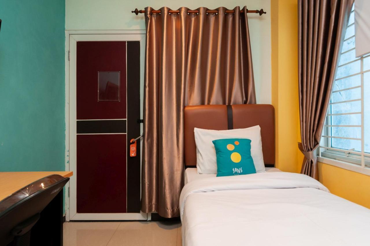 Sans Hotel Finest Medan Exterior photo