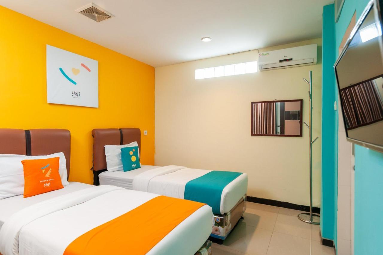 Sans Hotel Finest Medan Exterior photo