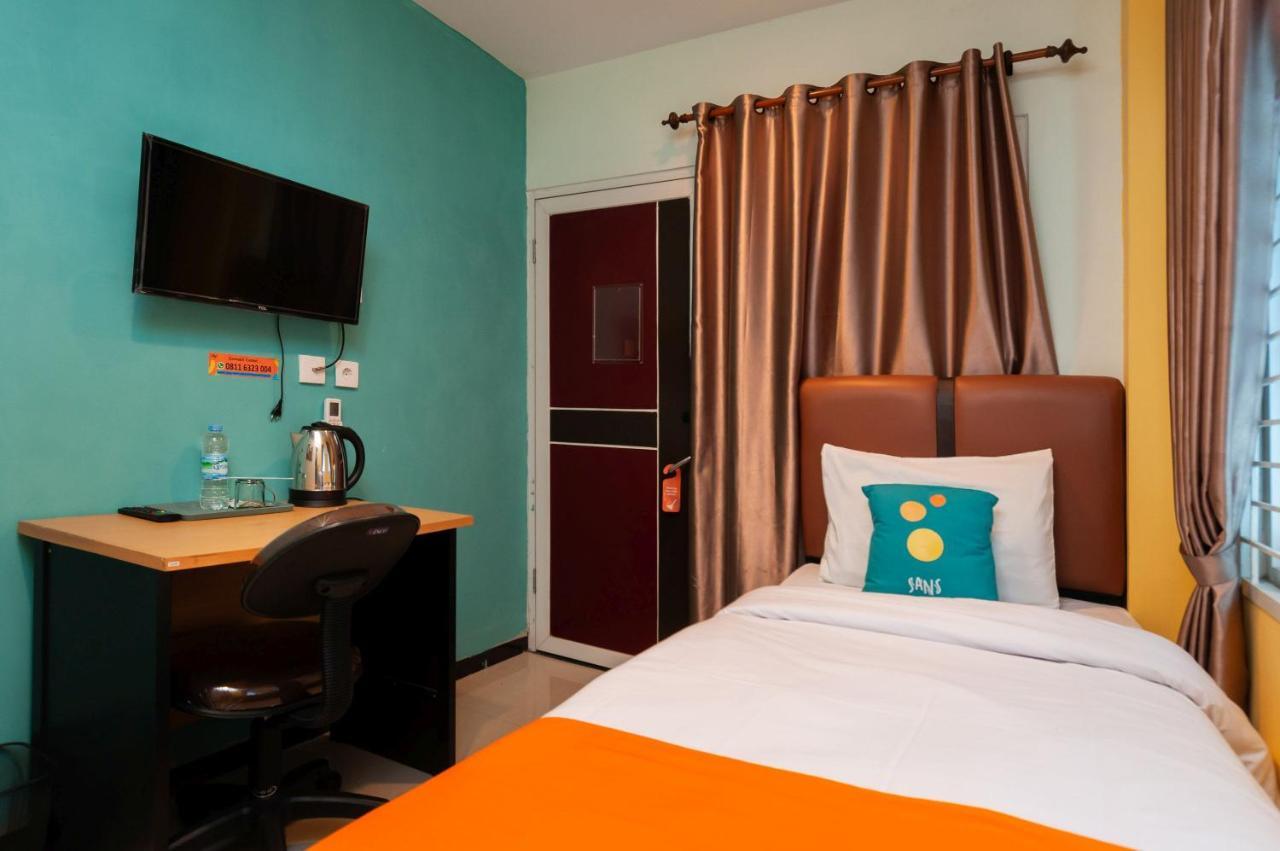 Sans Hotel Finest Medan Exterior photo