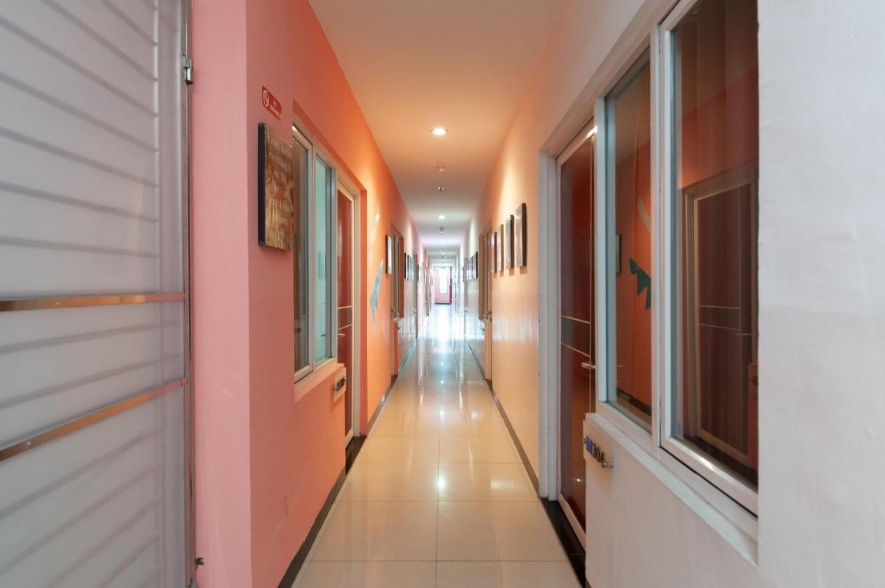 Sans Hotel Finest Medan Exterior photo