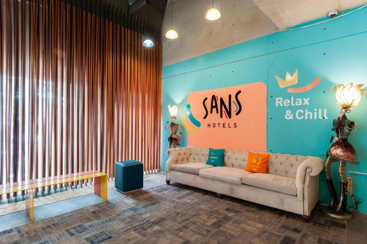 Sans Hotel Finest Medan Exterior photo
