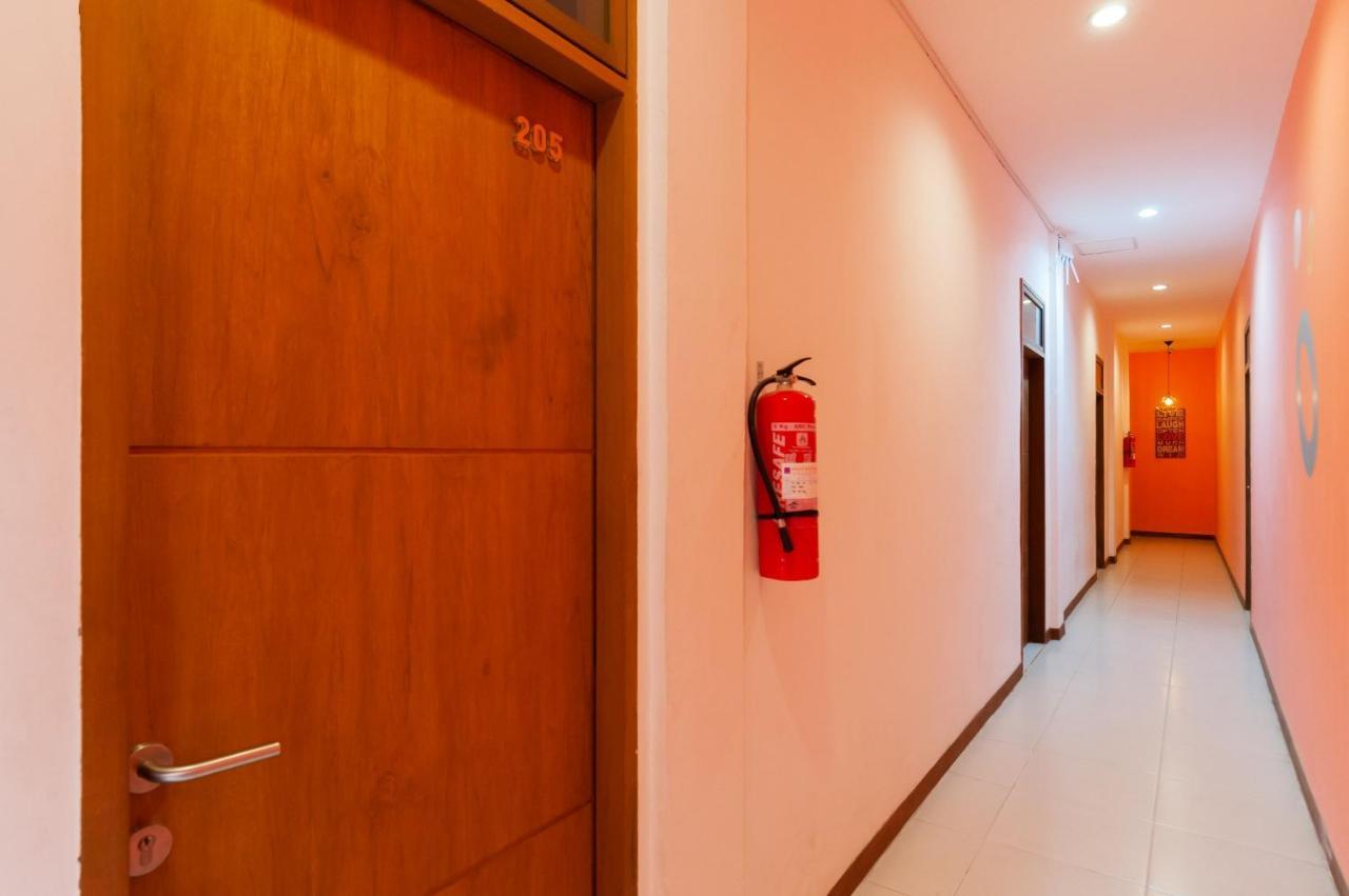 Sans Hotel Finest Medan Exterior photo