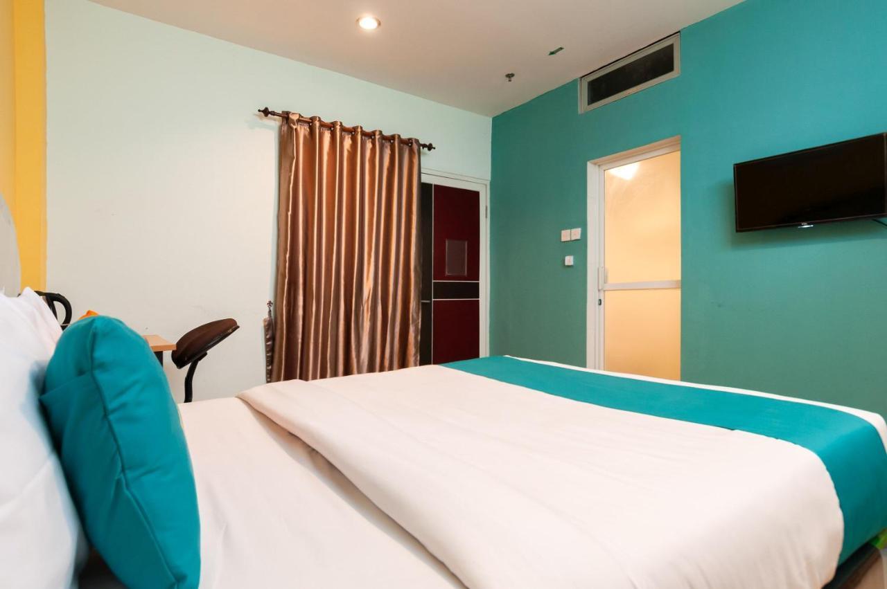 Sans Hotel Finest Medan Exterior photo